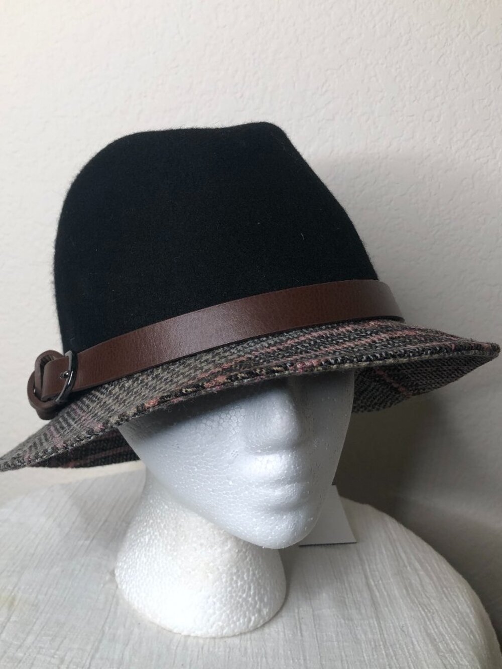 Gorgeous, Like New, Black & Tweed Ladies Wool Hat